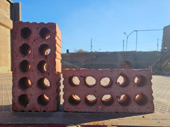 طوب طفلي احمر عالي الجوده