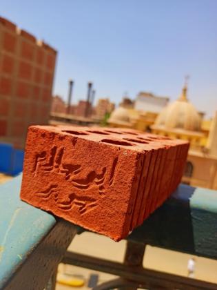 طوب احمر طفلي عالي الجودة للبناء مقدم من مصنع الامل بريك
