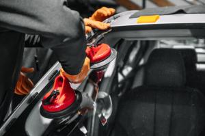 Cracked Auto Glass in Abu Dhabi? Secure Fast Replacement Today