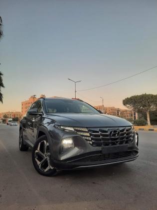 إيجار هيونداي توسان بالسائق: رحلة فاخرة ومريحة تنتظرك.