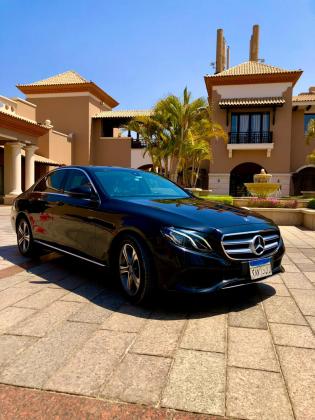 إيجار مرسيدس E200 بالسائق لسفر مريح ومواعيد دقيقة.