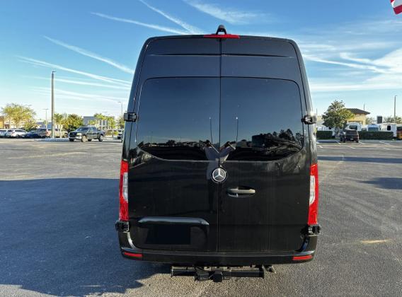 إيجار مرسيدس سبرنتر بالسائق لخدمة الشركات والوفود