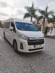 إيجار هايس بالسائق لضمان سير عملك ونقل المعدات بأمان.