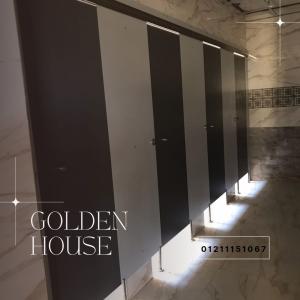 قواطيع وفواصل الحمامات من الكومباكت hpl