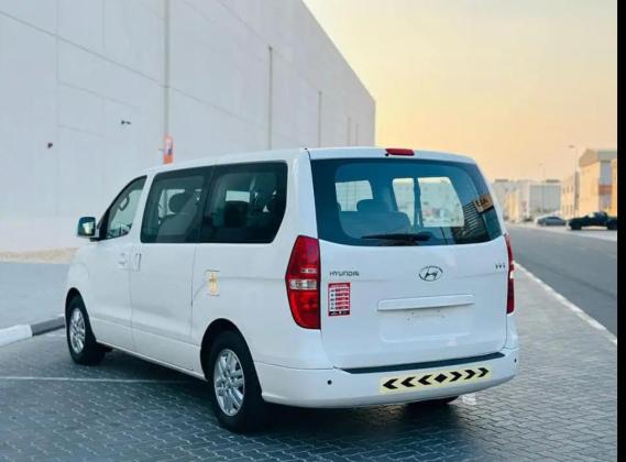 إيجار إتش ون للشركات ورجال الأعمال، مرونة التنقل مع السائق الملتزم بالمواعيد.