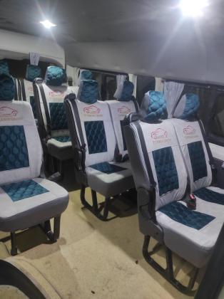 إيجار تويوتا هايس بالسائق: سائقون ذوو خبرة ودراية تامة بالطرق.