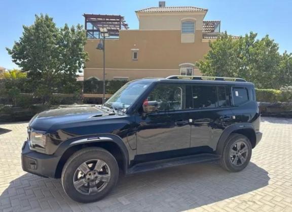 إيجار جيتور T2 بالسائق: انطلق في مغامرتك التالية دون قلق القيادة.