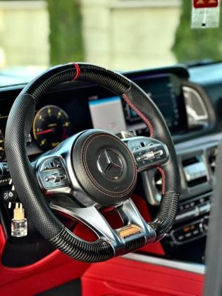 احجز سيارة النخبة G-Wagon: وصول مبهر وأناقة لا توصف بالسائق الخاص.