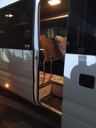 إيجار تويوتا كوستر لخدمة ليموزين المطار واستقبال الأفواج السياحية.