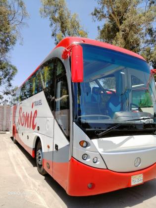 إيجار مرسيدس باص 50 راكب بالسائق لنقل الأفواج السياحية الضخمة من صالة المطار.