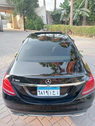 إيجار مرسيدس C180 بالسائق واحصل على خصم خاص عند حجز يومياتك.