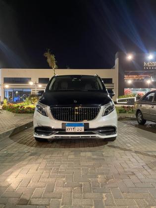 إيجار مرسيدس فيانو العائلية.. استمتع بخصومات رأس السنة في جولاتك داخل القاهرة.