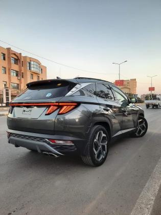 إيجار هيونداي توسان بالسائق لجولات القاهرة اليومية شاملة خدمة التسفير.