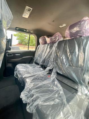 ايجار لاندكروزر الفخامة والقوة بالسائق لخدمة ليموزين مطار القاهرة VIP.