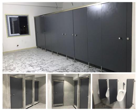 قواطيع وفواصل الحمامات من الكومباكت hpl