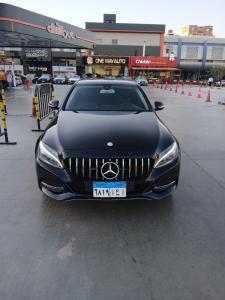 إيجار مرسيدس C180 الأنيقة لرحلاتك اليومية بالسائق والمط