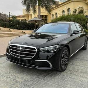 إيجار مرسيدس S-Class بالسائق لاستقبال كبار الزوار بقمة ال�