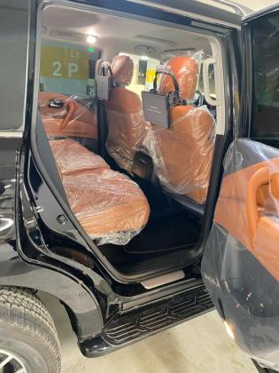 إيجار نيسان باترول بطل الدروب بالسائق لتجربة قيادة ملكية لا تُنسى.