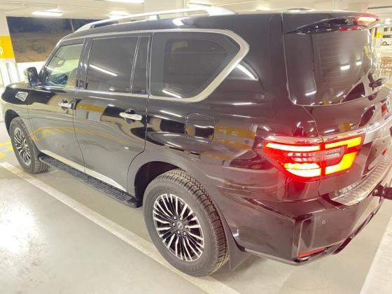 إيجار نيسان باترول بطل الدروب بالسائق لتجربة قيادة ملكية لا تُنسى.