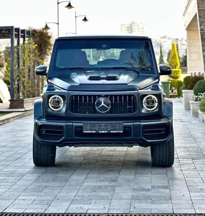 احجز الآن مرسيدس G63 القوية مع سائق خاص لتجعل وصولك للمطار إعلاناً عن الفخامة.