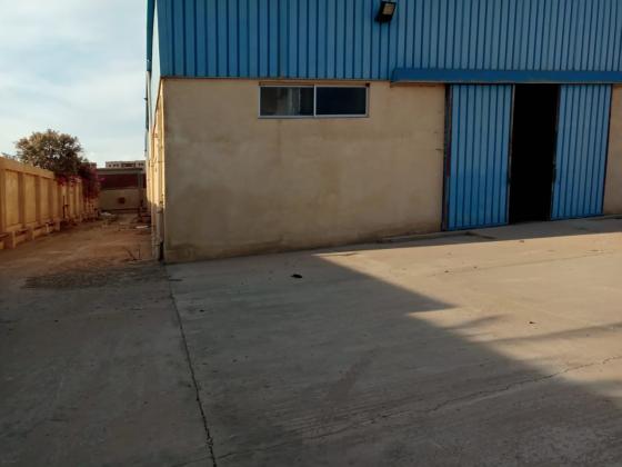 للايجار مخزن 1300 متر بالعامرية امام المنطقة الحرة