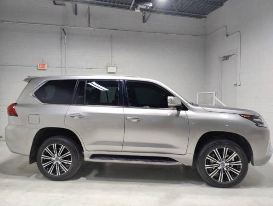 سيارة جيب لكزس LX 570 موديل 2020 مستعملة للبيع، كاملة المواصفات