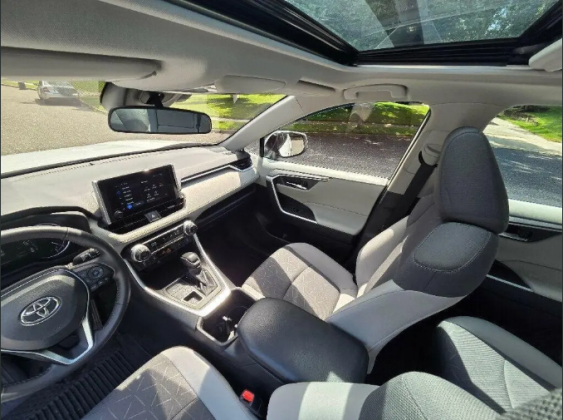 2025 Toyota RAV4 XLE Full Options Gulf Model