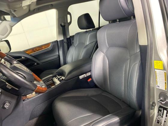 للبيع سيارة لكزس LX 570 موديل 2021 مستعملة، كاملة المواصفات (فل أوبشن).